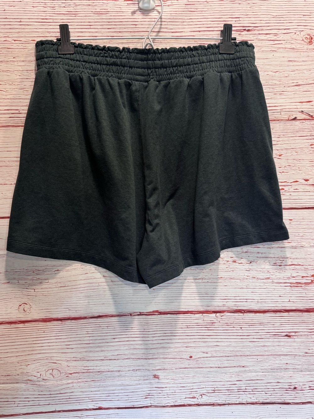 Vuori Halo Performance Short 2.0 in Moss Heather Sz L - Picture 4 of 7